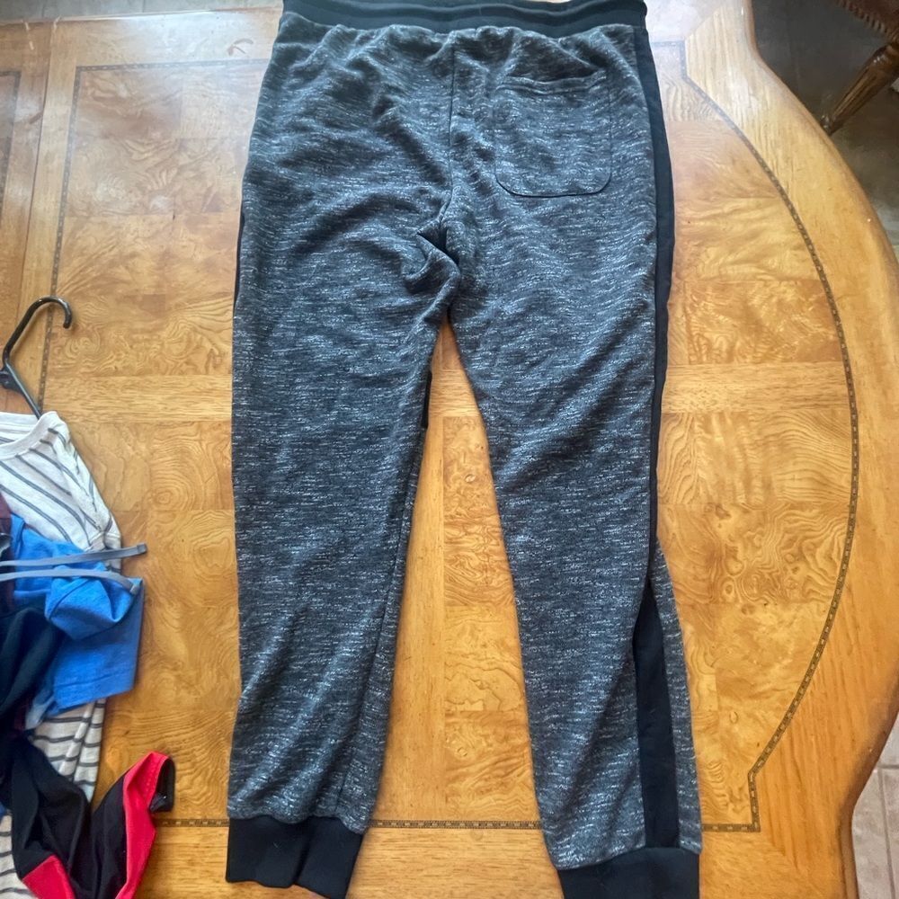 Men’s Joggers Gray w Black Striping & Zipper Pockets! - Picture 3 of 4